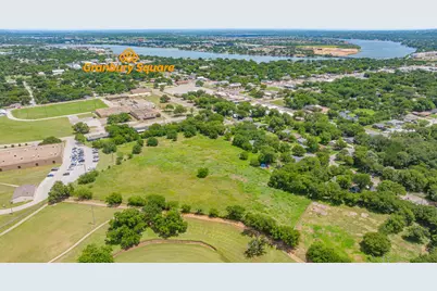 912 W Bridge Street, Granbury, TX 76048 - Photo 16