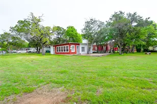 137 Center Loop, Whitney, TX 76692 - Photo 4