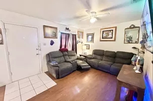 915 N 7th St, Sanger, TX 76266 - Photo 2