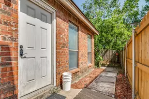1233 W Hudgins St, Grapevine, TX 76051 - Photo 22