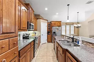 204 Briarstone Dr, Alvarado, TX 76009 - Photo 12