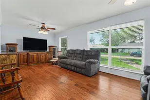 2912 Marsann Ln, Farmers Branch, TX 75234 - Photo 6