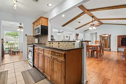 2912 Marsann Lane, Farmers Branch, TX 75234 - Photo 10