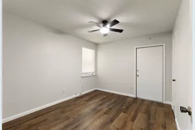 719 Matthews Court, Arlington, TX 76012 - Photo 14