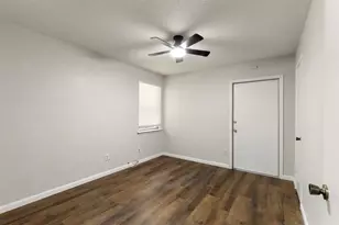719 Matthews Ct, Arlington, TX 76012 - Photo 14