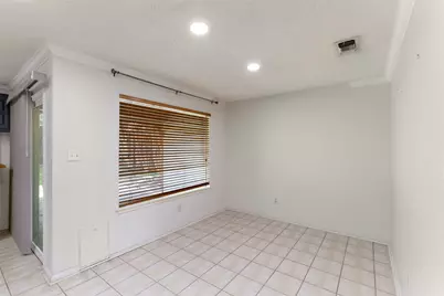 719 Matthews Court, Arlington, TX 76012 - Photo 6
