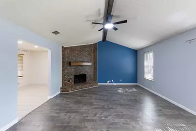 719 Matthews Court, Arlington, TX 76012 - Photo 4