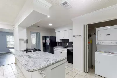 719 Matthews Court, Arlington, TX 76012 - Photo 8