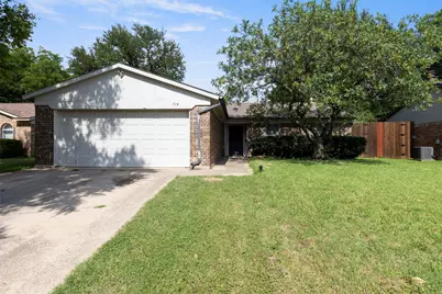 719 Matthews Court, Arlington, TX 76012 - Photo 2