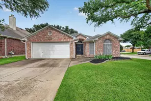 7700 Black Bear Ct, Fort Worth, TX 76137 - Photo 2