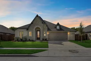 326 Chestnut Ln, Glenn Heights, TX 75154 - Photo 2