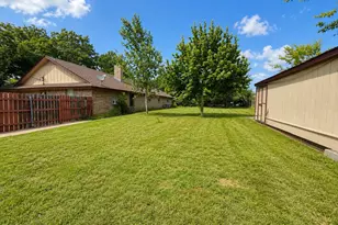 536 E 4th St, Joshua, TX 76058 - Photo 32