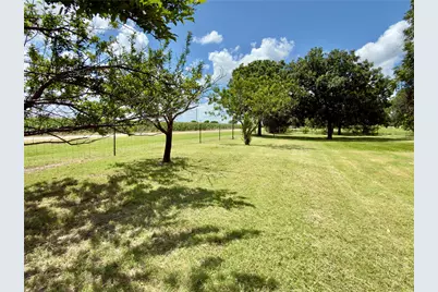 1600 Hcr 2302 S, Abbott, TX 76621 - Photo 20