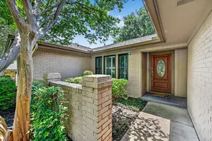 10113 Locksley Dr, Benbrook, TX 76126 - Photo 4