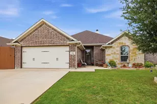 134 Donna Cir, Granbury, TX 76049 - Photo 1