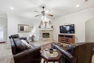134 Donna Cir, Granbury, TX 76049 - Photo 4