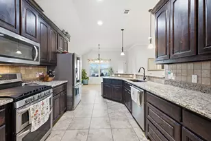 134 Donna Cir, Granbury, TX 76049 - Photo 10