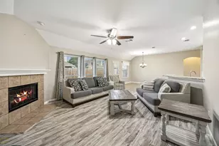 949 Chestnut Ln, Saginaw, TX 76179 - Photo 8
