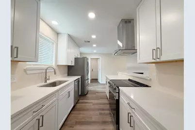 4909 Loch Lomond Drive, Waco, TX 76710 - Photo 8
