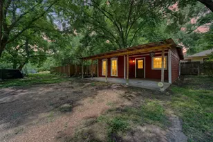415 S Dallas Ave, Lancaster, TX 75146 - Photo 2
