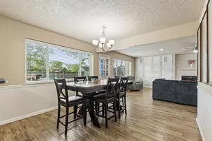 304 Lark Ln, Euless, TX 76039 - Photo 16
