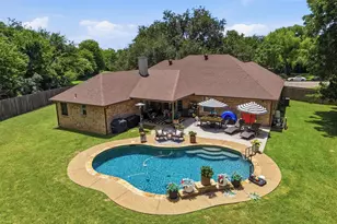 4406 Two Creek Ct, Granbury, TX 76049 - Photo 2
