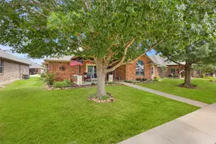 207 Red Wolf Ln, Red Oak, TX 75154 - Photo 2