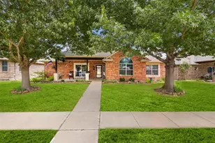207 Red Wolf Ln, Red Oak, TX 75154 - Photo 1