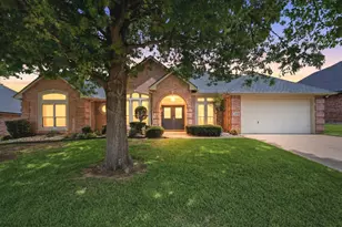 428 Arbor Lawn Dr, Burleson, TX 76028 - Photo 2