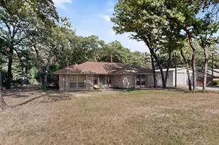 13930 Briarwood Ct, Azle, TX 76020 - Photo 2