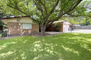 604 Cooper St, Ennis, TX 75119 - Photo 24