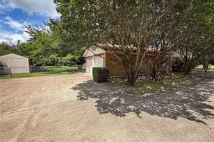 604 Cooper St, Ennis, TX 75119 - Photo 28