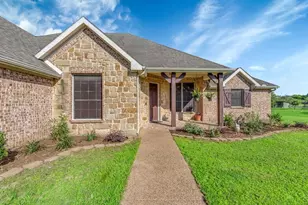 1068 Oak Creek Cir, Royse City, TX 75189 - Photo 2