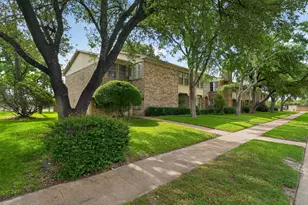 717 Towne House Ln, Richardson, TX 75081 - Photo 2