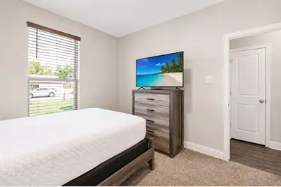 411 N Dwight Avenue, Dallas, TX 75211 - Photo 14