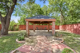 2417 Muret St, Irving, TX 75062 - Photo 28