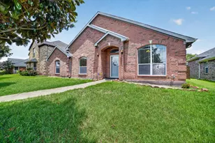 909 Trinity Dr, Lancaster, TX 75146 - Photo 2