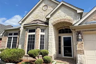 5852 Windy Meadow Ln, Grand Prairie, TX 75052 - Photo 2