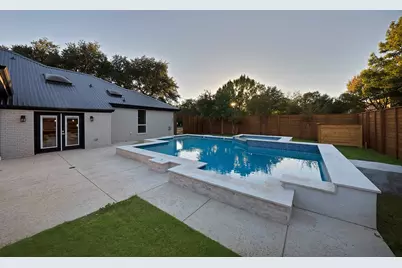 1913 Crockett Circle, Irving, TX 75038 - Photo 32