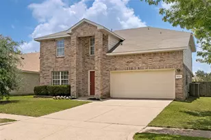 10121 Chapel Rock Dr, Fort Worth, TX 76116 - Photo 2