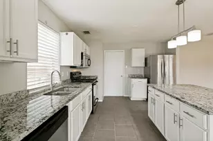 10121 Chapel Rock Dr, Fort Worth, TX 76116 - Photo 12