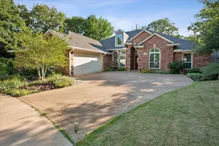 2701 Hidden Lake Dr, Grapevine, TX 76051 - Photo 1