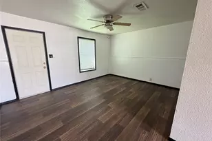 504 Morgan St, Cleburne, TX 76031 - Photo 4