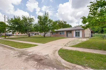 2524 Suffolk Lane, Lancaster, TX 75134 - Photo 2