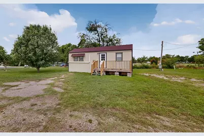 1661 E 2nd Street, Cleburne, TX 76031 - Photo 2