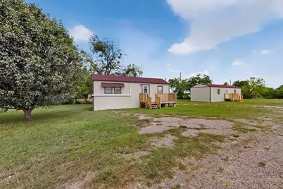 1661 E 2nd Street, Cleburne, TX 76031 - Photo 4