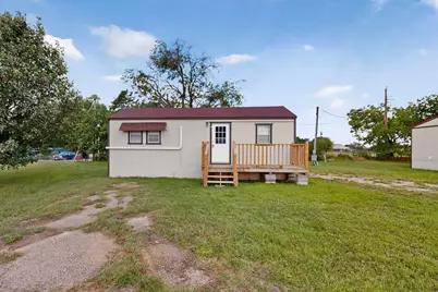 1661 E 2nd Street, Cleburne, TX 76031 - Photo 6