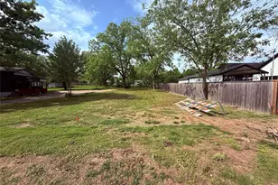 721 E Bullock St, Denison, TX 75021 - Photo 1
