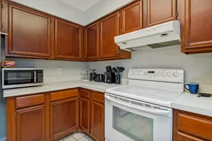 9910 Royal Ln, Dallas, TX 75231 - Photo 16