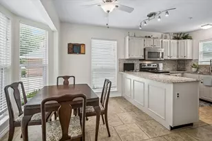 301 Stoneledge Dr, Irving, TX 75063 - Photo 8